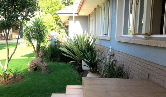 Joburg Backpackers Emmarentia Johannesburg Gauteng South Africa House, Building, Architecture, Palm Tree, Plant, Nature, Wood, Garden