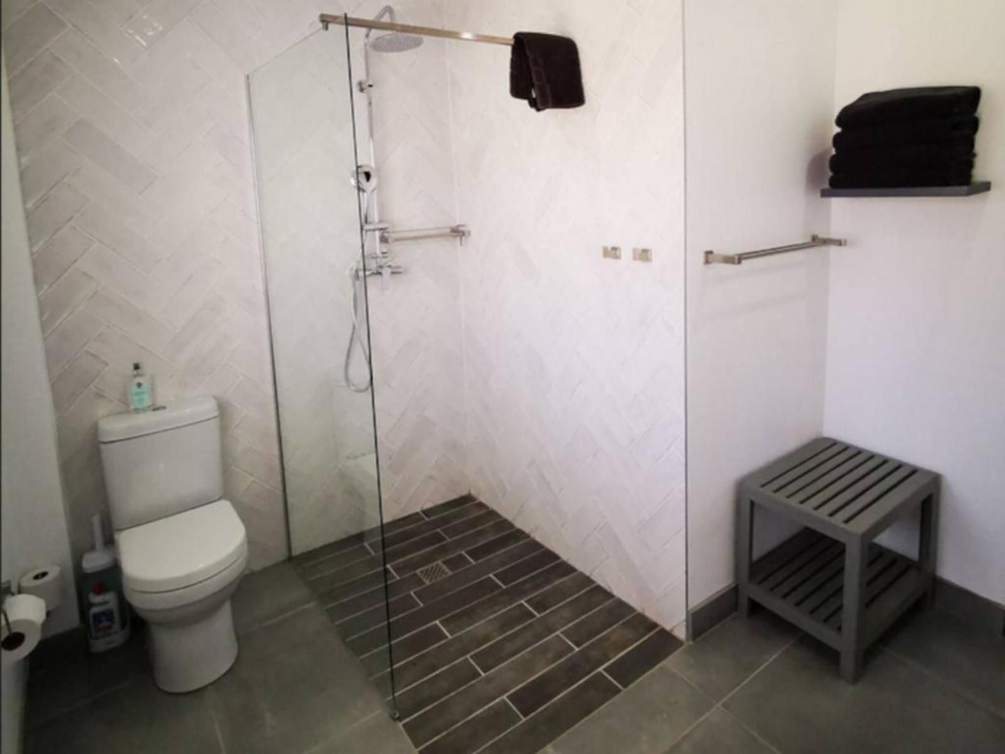 10 Jock Meiring Guesthouse, Self-catering Family Unit 3, Bathroom