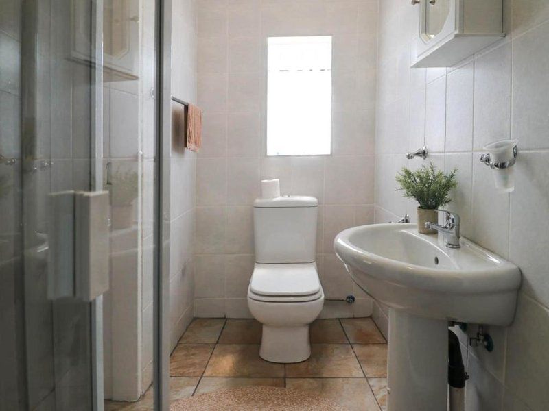 16 Vaalrivier Secunda Mpumalanga South Africa Unsaturated, Bathroom