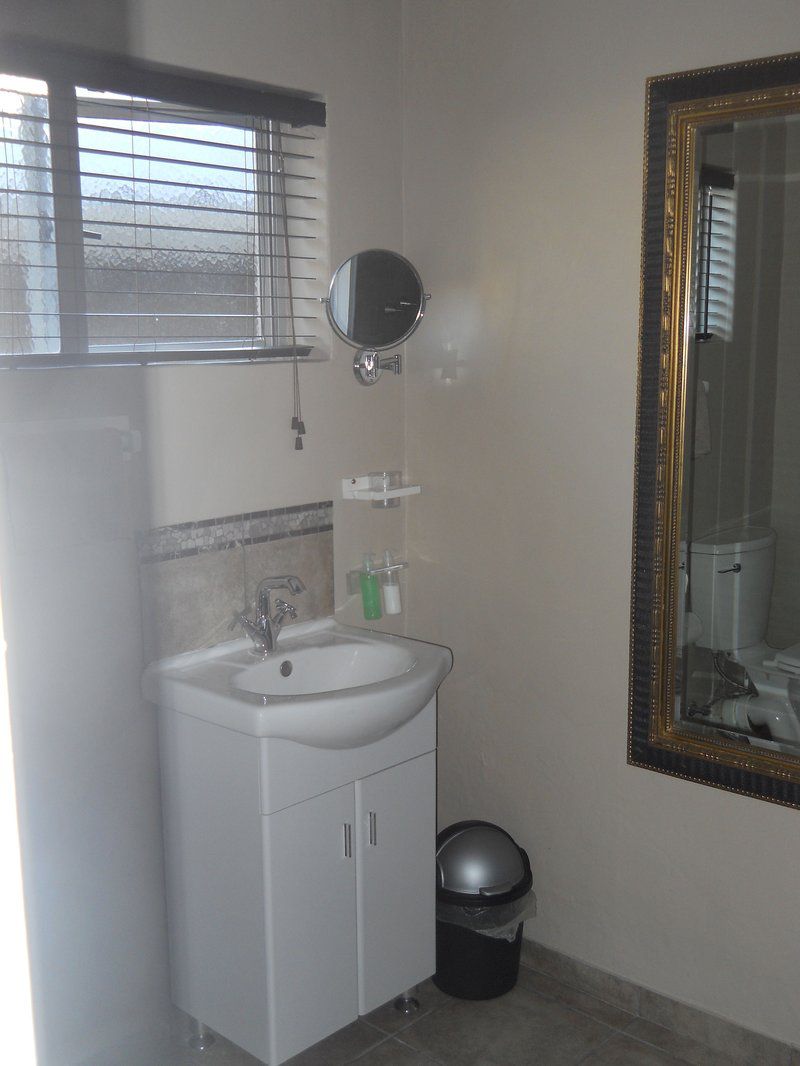 18 On Douglas Pennington Kwazulu Natal South Africa Unsaturated, Bathroom