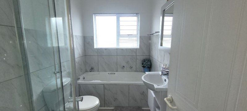 19 Tontiki Ballito Kwazulu Natal South Africa Unsaturated, Bathroom