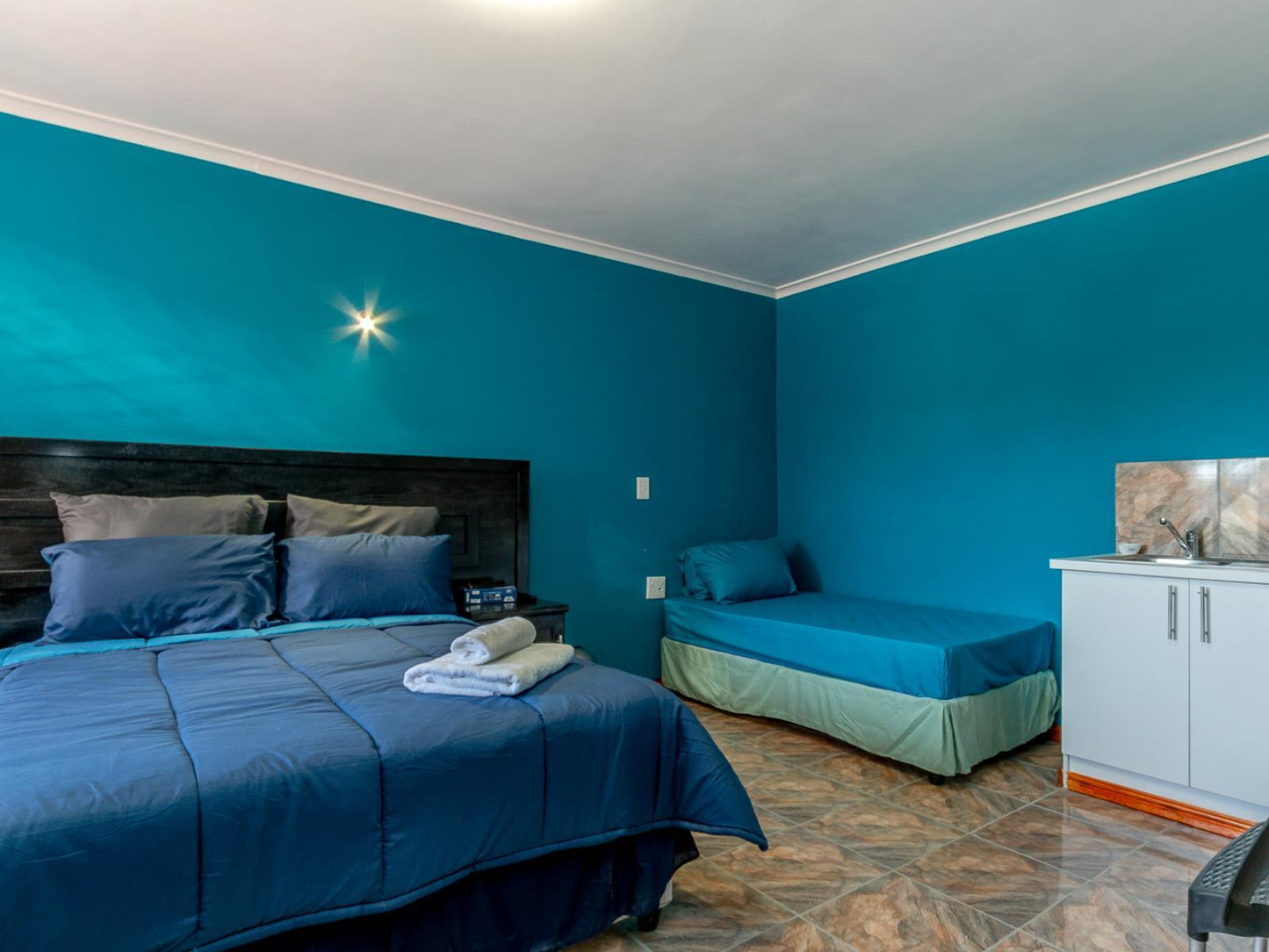 Spacious Family Rooms @ 24 Lovebird Bnb