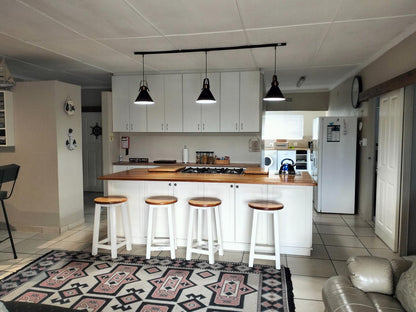 25 On Main Struisbaai, Kitchen