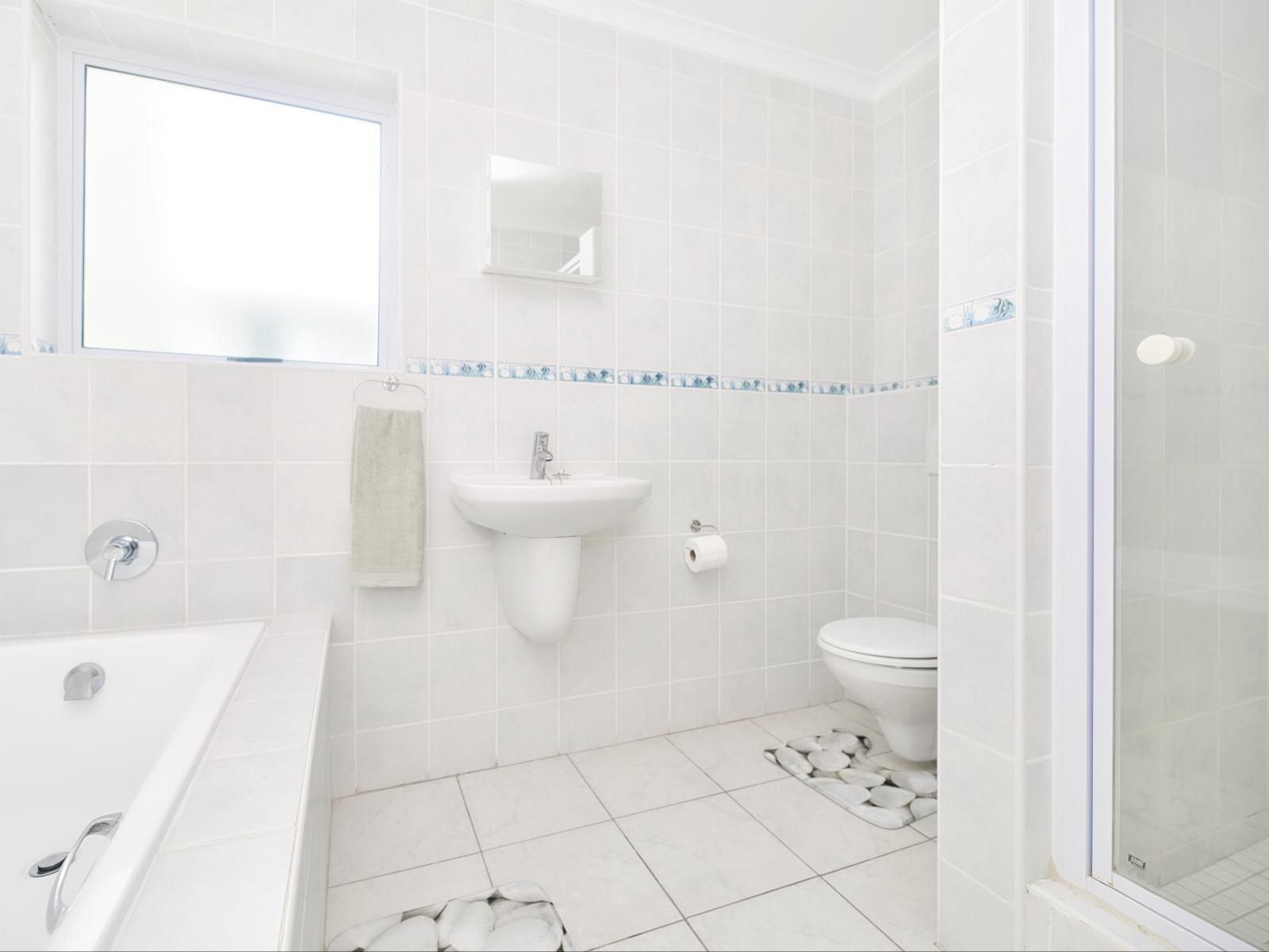 25 The Tides Struisbaai Western Cape South Africa Colorless, Bright, Bathroom