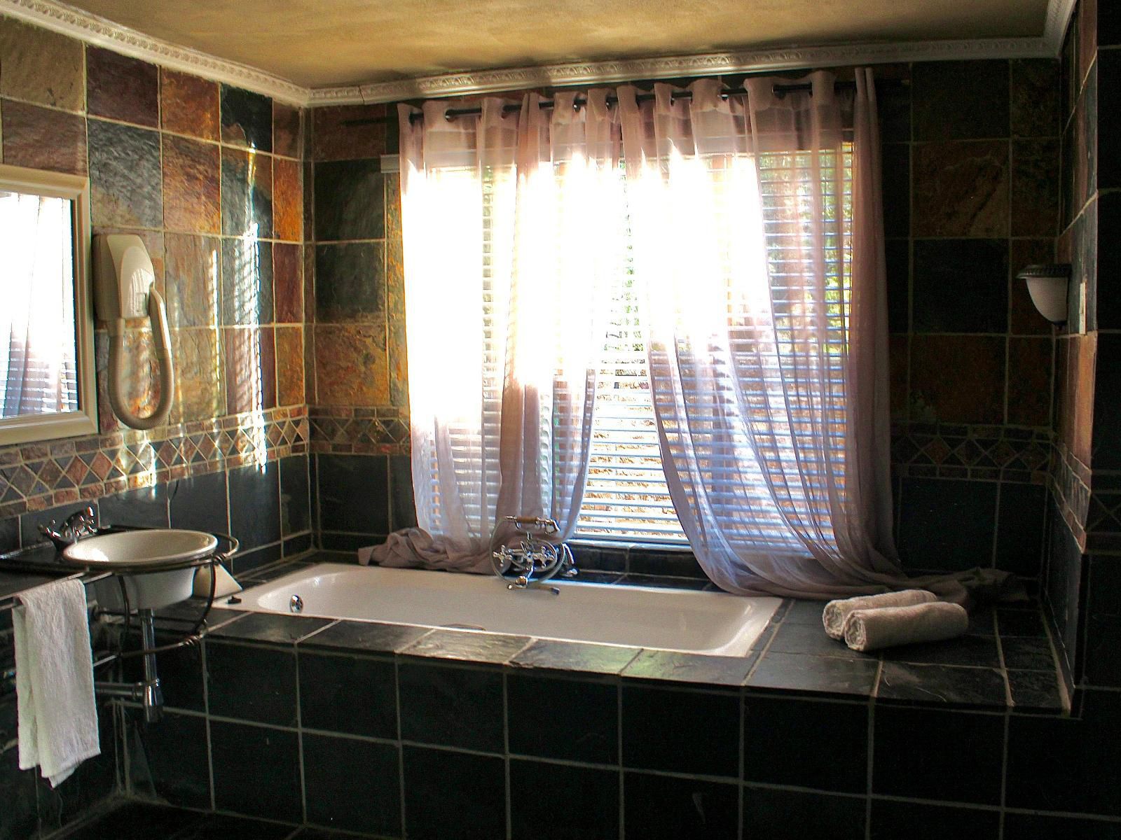 3 Brothers Bed & Breakfast, Double Room - Mexican Room, Bathroom