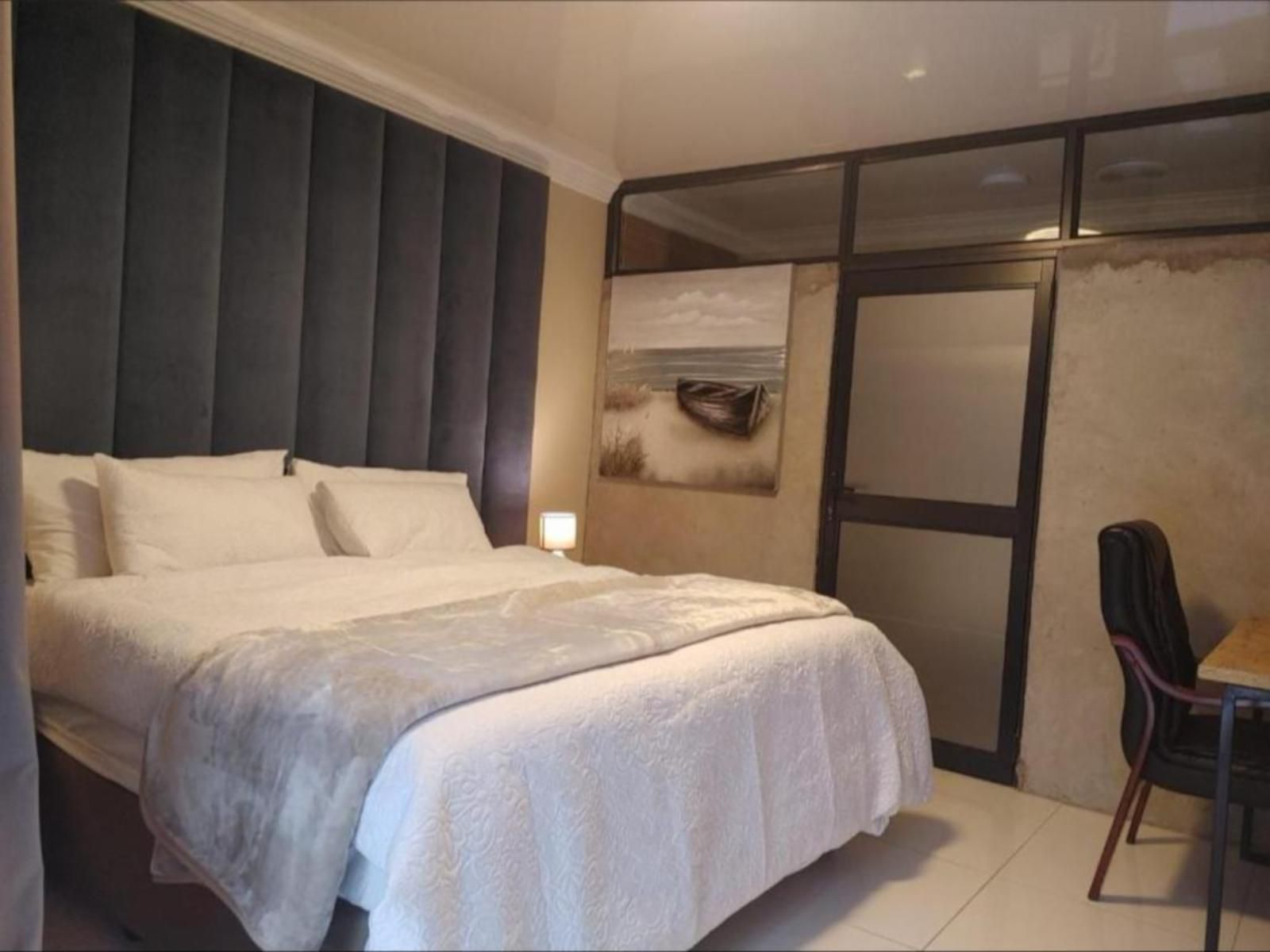 30 On Bergh, Deluxe Double room with Shower, Bedroom