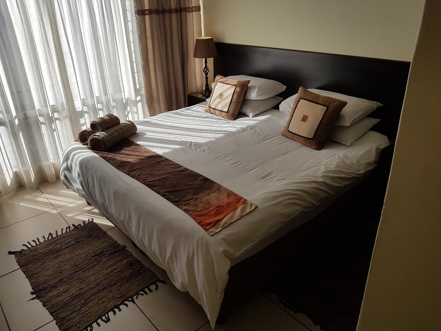 Deluxe Room @ 360 Eastwoods Guest House