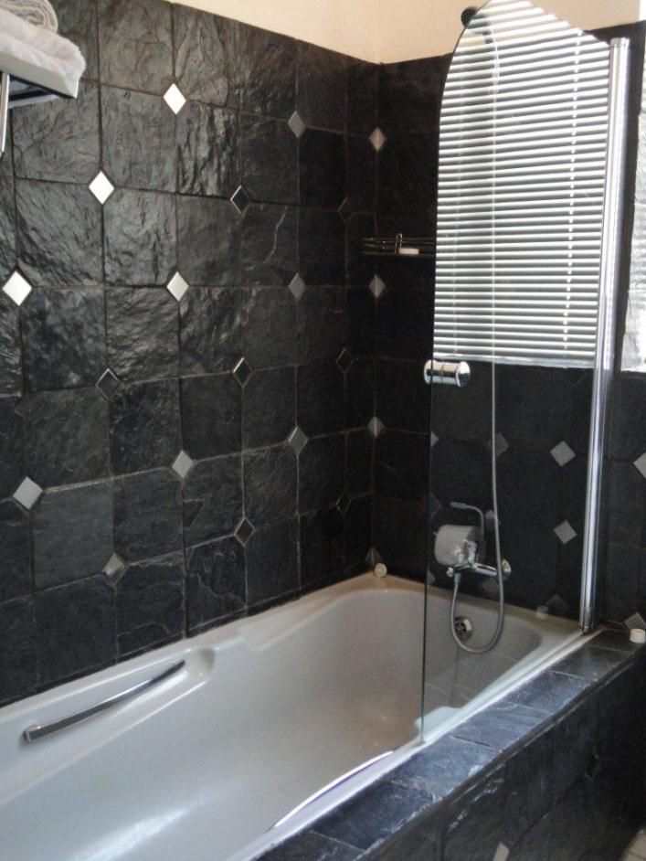 401 Macedon Rosebank Johannesburg Gauteng South Africa Unsaturated, Bathroom