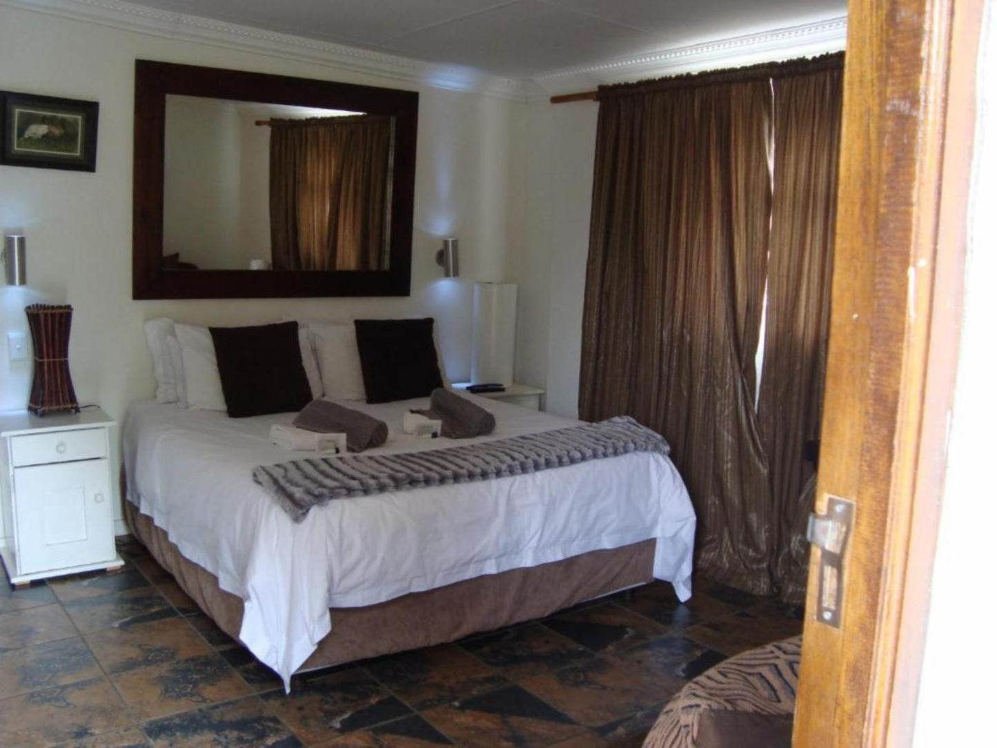 Standard Queen Room @ 44 On Ennis - Guest Lodge