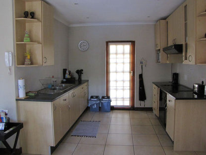 4 On Sengwe Place Gallo Manor Johannesburg Gauteng South Africa Unsaturated, Kitchen