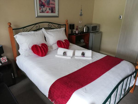 Double En-suite Room @ 52 Oaks Guest House