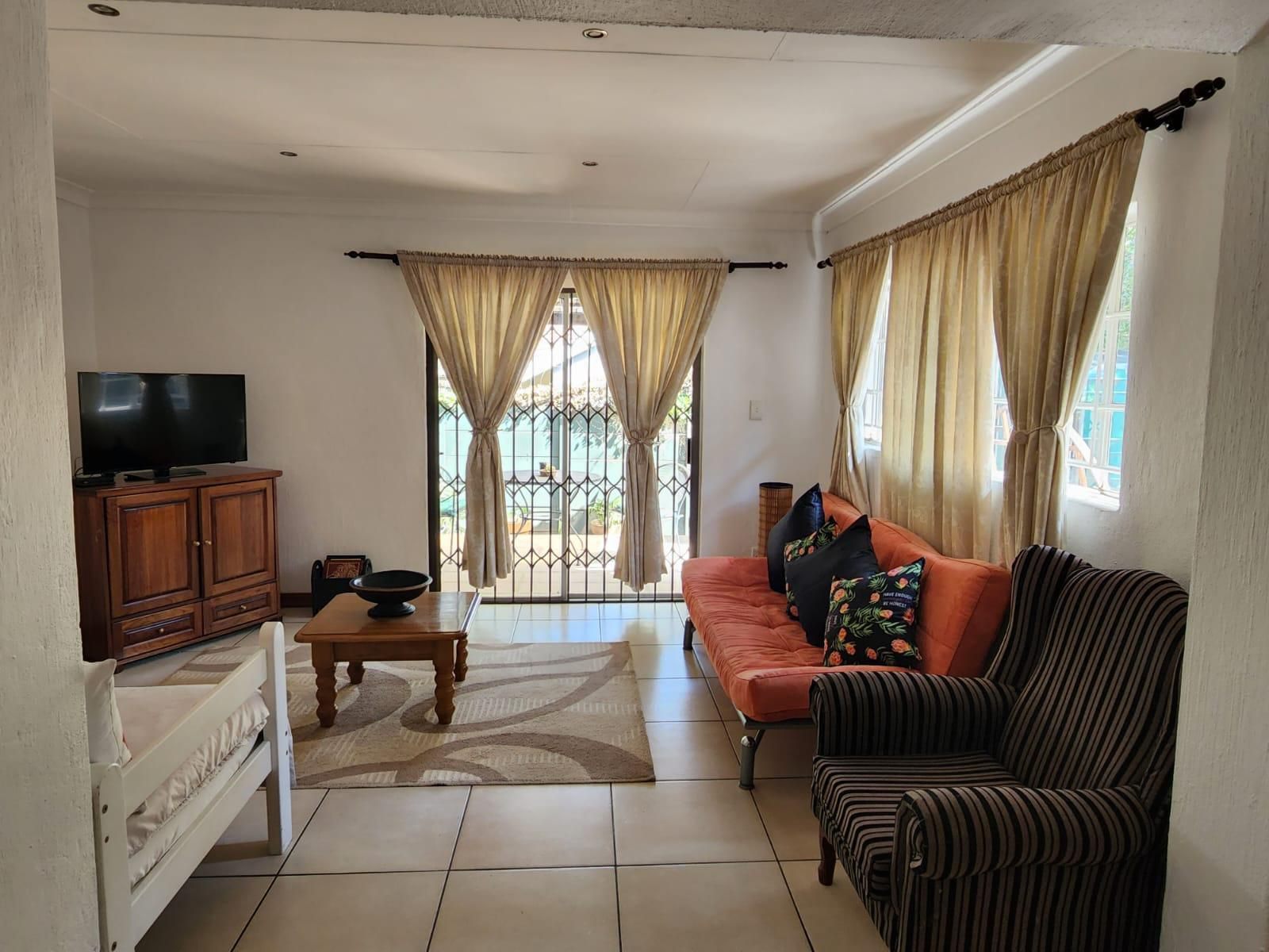 Six Valk Avenue Self Catering Guest House Fourways Johannesburg Gauteng South Africa Living Room