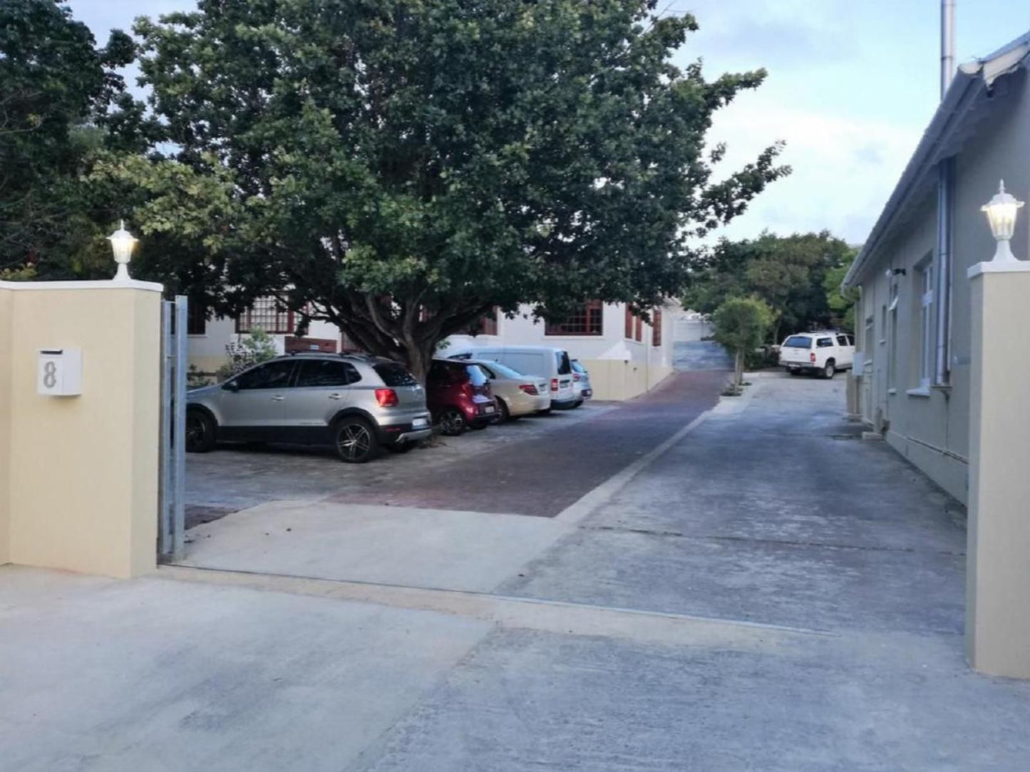 6Onkloof Guesthouse, House, Building, Architecture, Street, Car, Vehicle