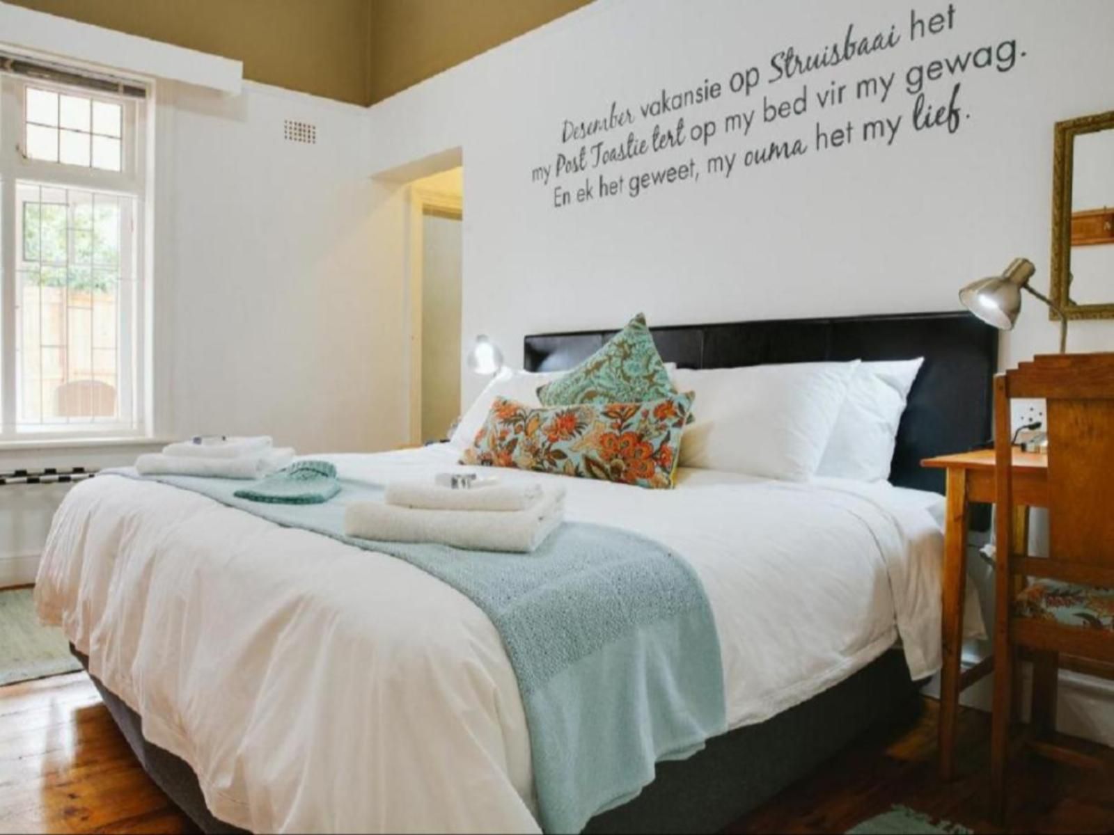 6Onkloof Guesthouse, Room 4: Comfort King Room -Main Manor, Bedroom