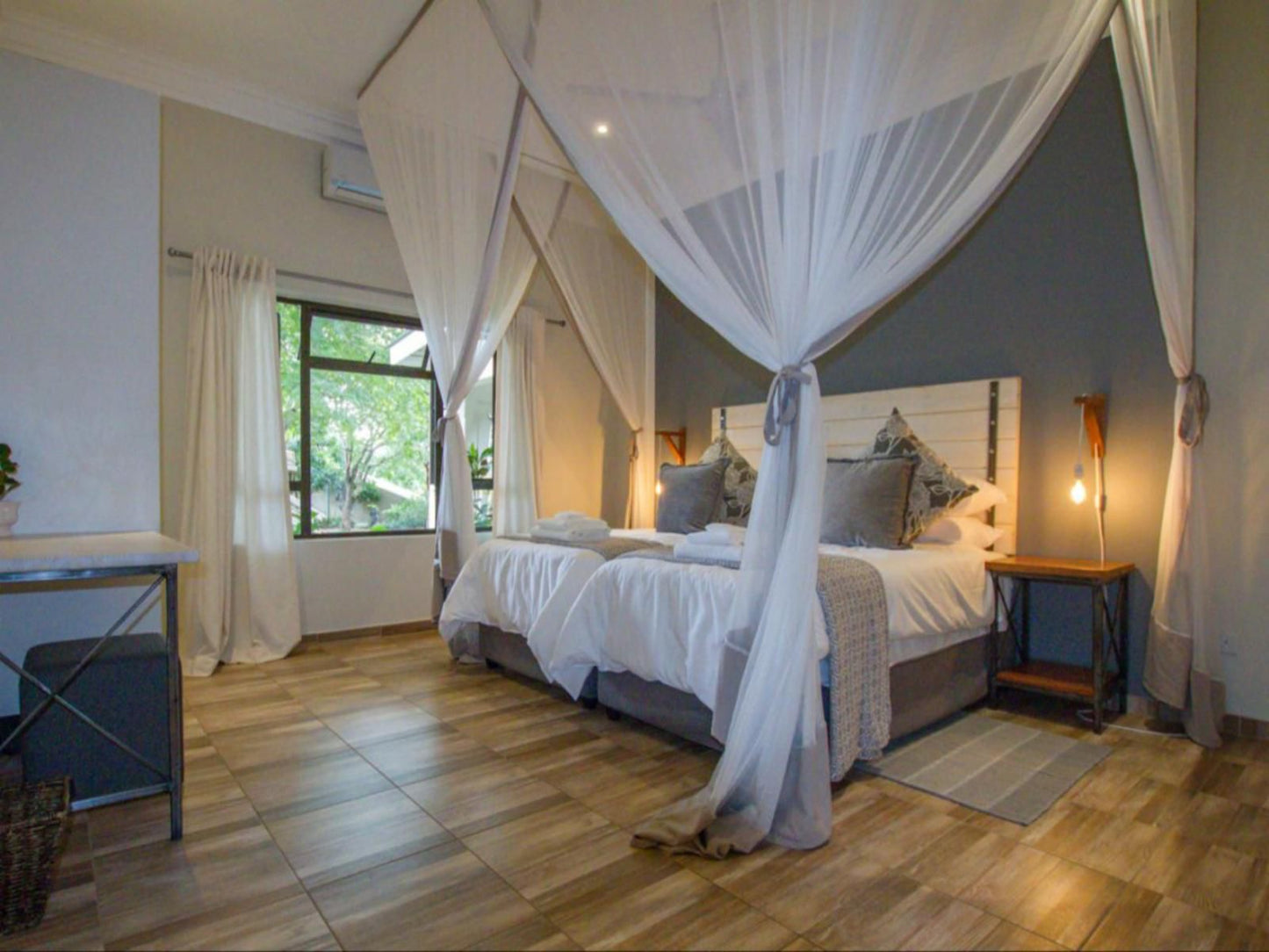 701 Victoria Falls, Luxury 5-Bedroom Homestay, Bedroom