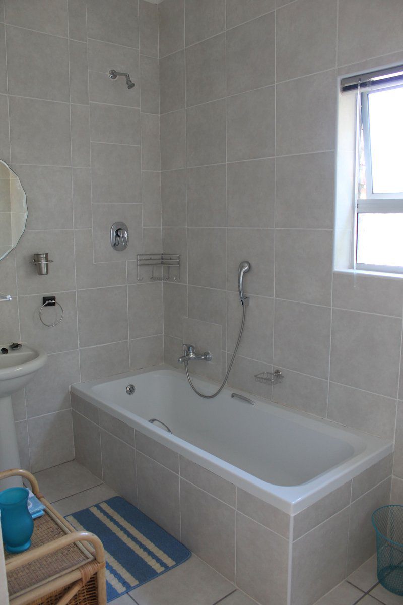 84 On Himeville Drive Bluewater Bay Port Elizabeth Eastern Cape South Africa Unsaturated, Bathroom