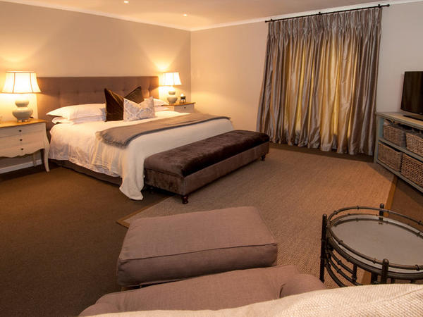 Upstairs Luxury Suite with View @ 8A Grahamstown Guest House