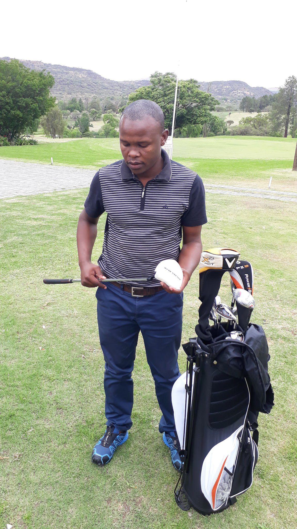 Ball Game, Sport, Golfing, Person, Ball, Face, One Face, Portrait, Kneeling, Frontal Face, Male, Adult, Beard, Eyes Closed, Estcourt Golf Club, Louise St, Estcourt, 3310