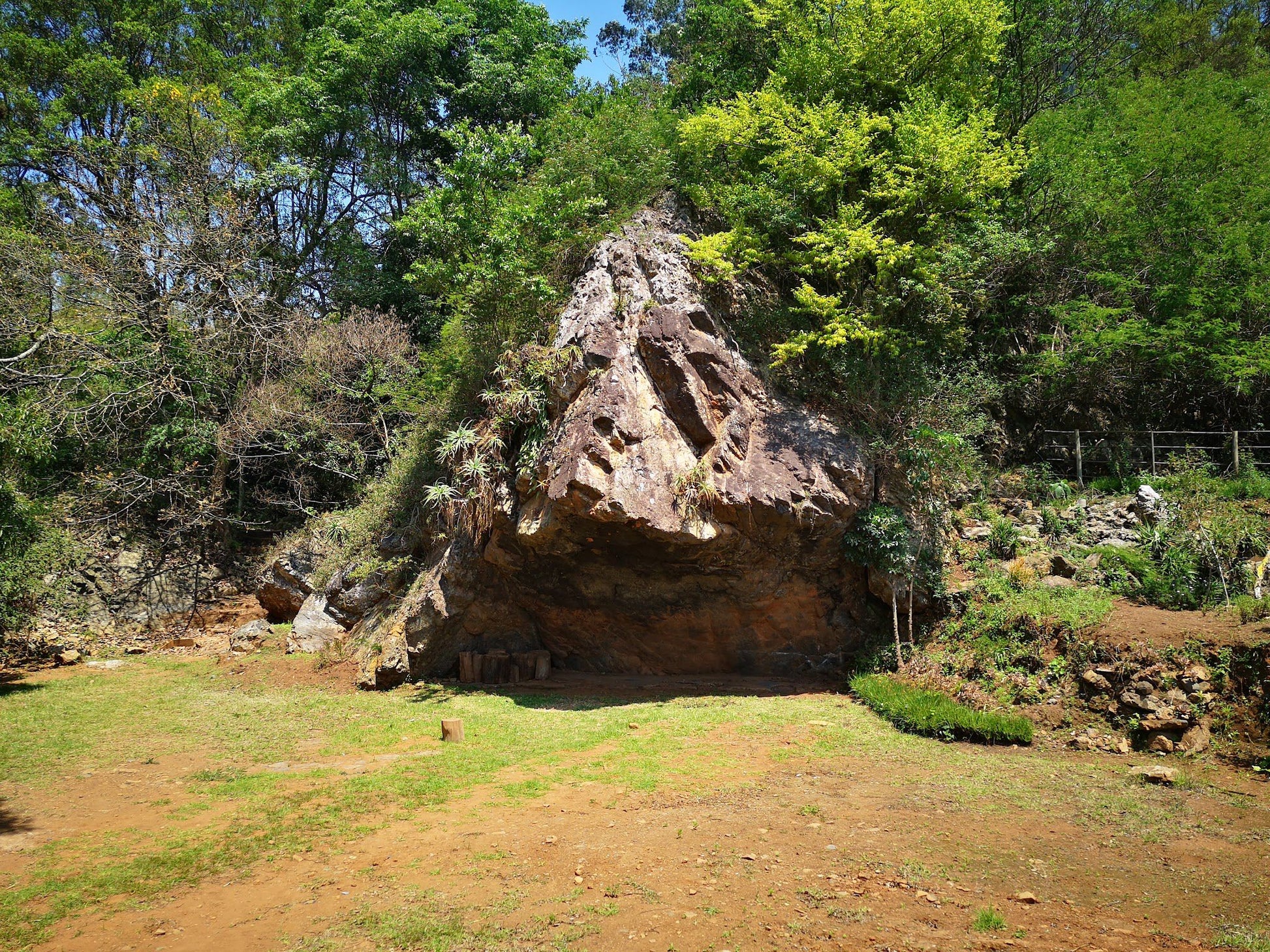  Horse Shoe Falls