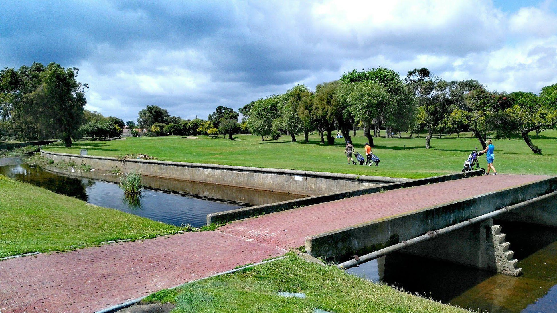 Nature, Complementary Colors, Ball Game, Sport, Golfing, Waters, River, Rondebosch Golf Club, Cnr Access Road, Golf Course Rd, Mowbray, Cape Town, 7700