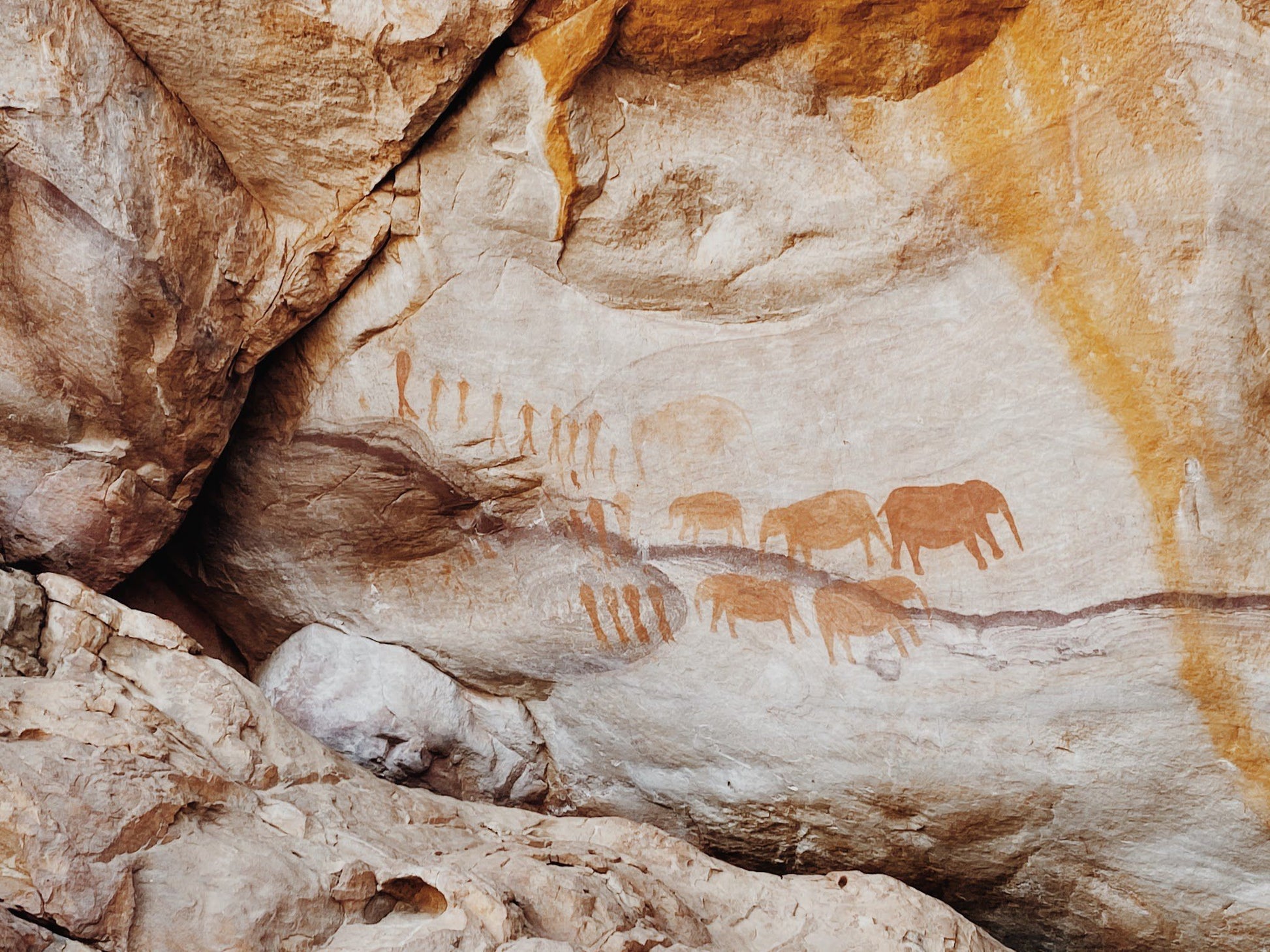  Stadsaal Caves