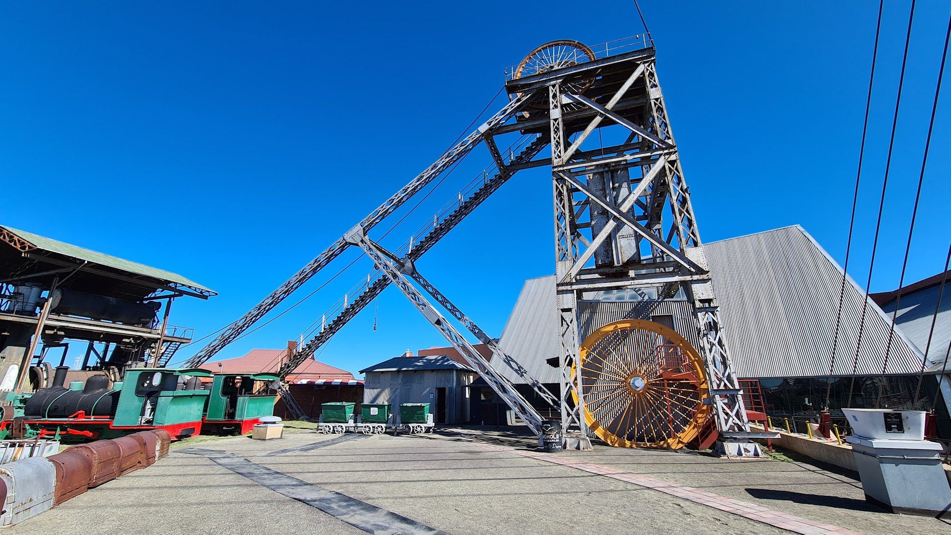  The Big Hole viewing platform