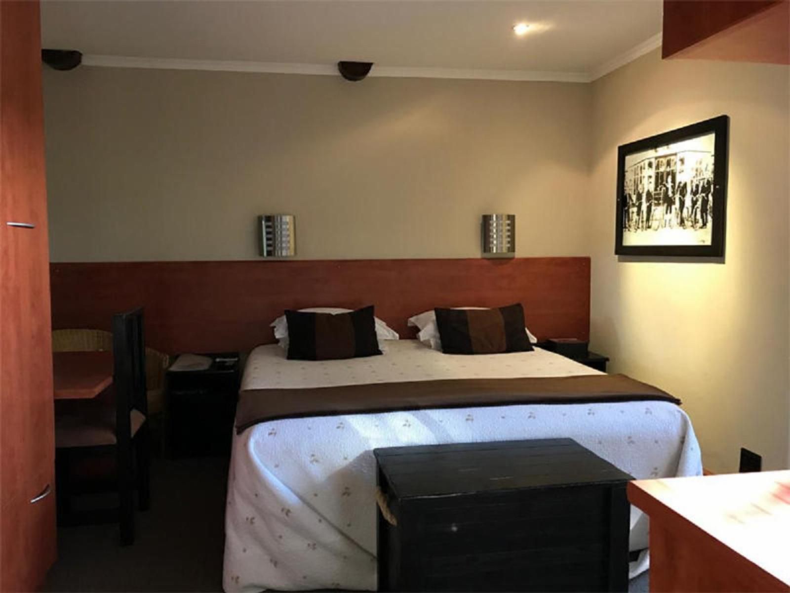 A La Martha'S Air-Port Guest House, ROOM 2 - DELUXE ROOM (KING SIZE BED)