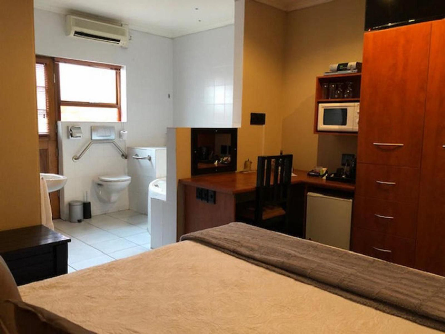 A La Martha'S Air-Port Guest House, ROOM 5 - SINGLE ROOM - DISABILITY ACCESS