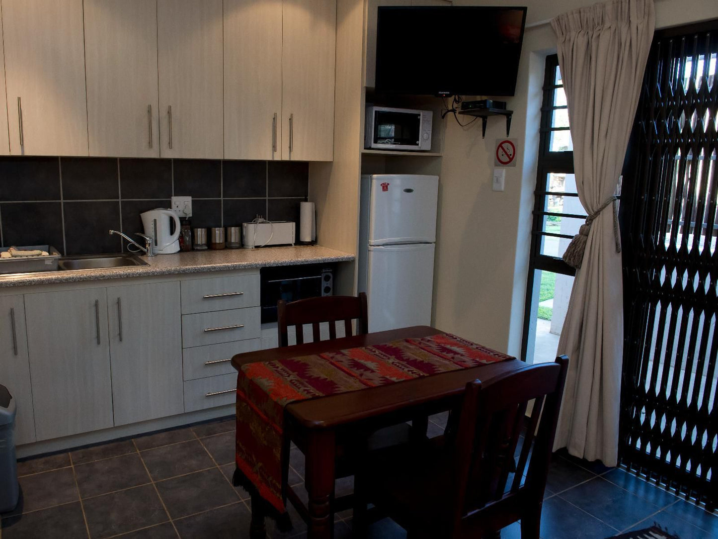 A Little Guesthouse Groenvlei Bloemfontein Free State South Africa Kitchen