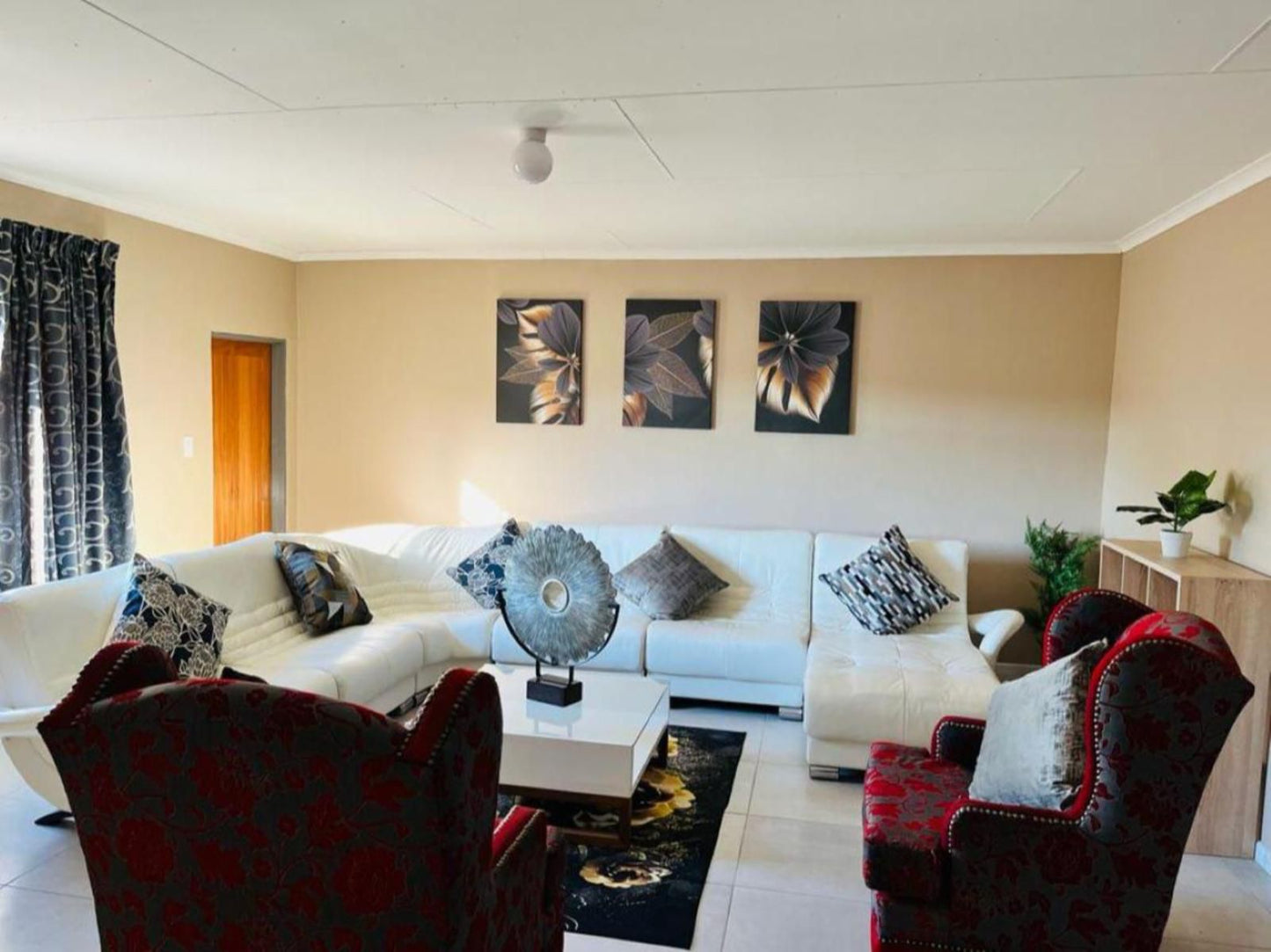 Aaron S Nest Bed And Breakfast Ladysmith Kwazulu Natal Kwazulu Natal South Africa Living Room