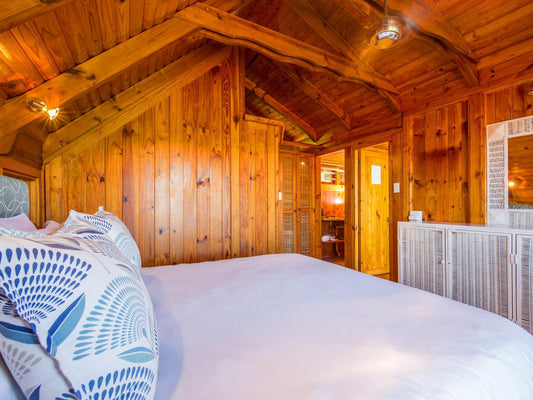 Semi-Detached Log Cabin - Shower @ Abalone Lodges