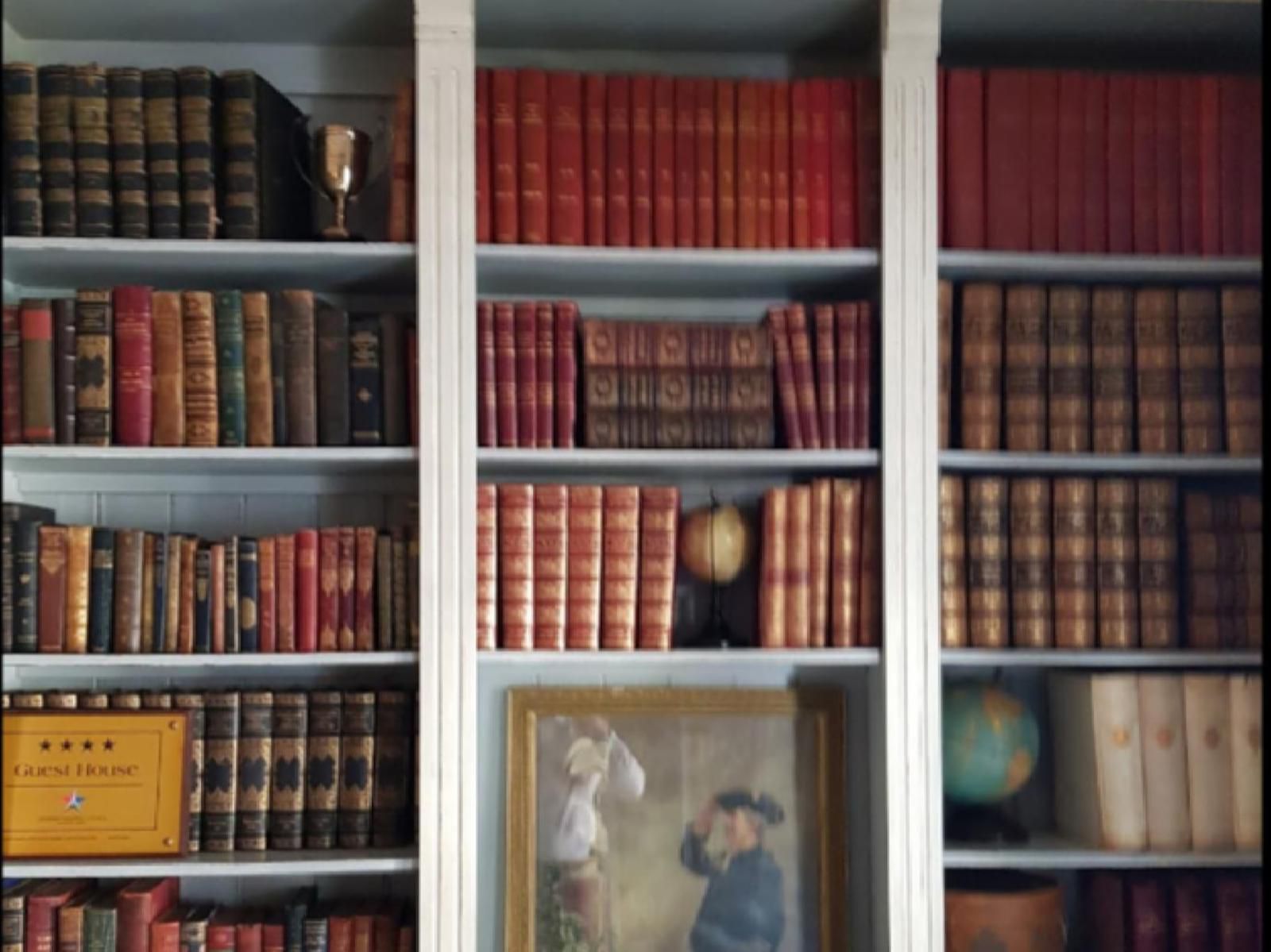 Abbey Guesthouse, Library