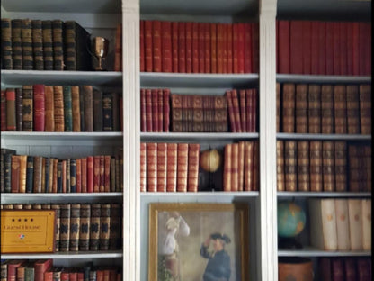 Abbey Guesthouse, Library