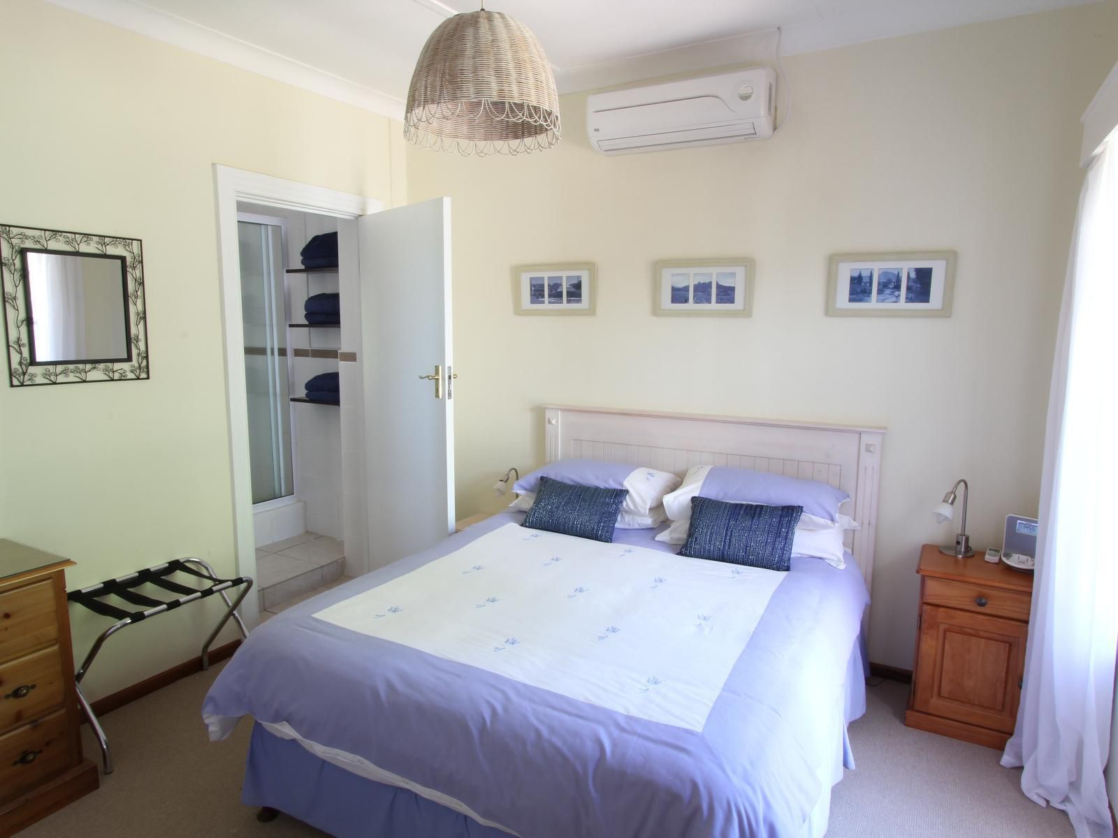 Acara Guest Cottages, Thatch Room