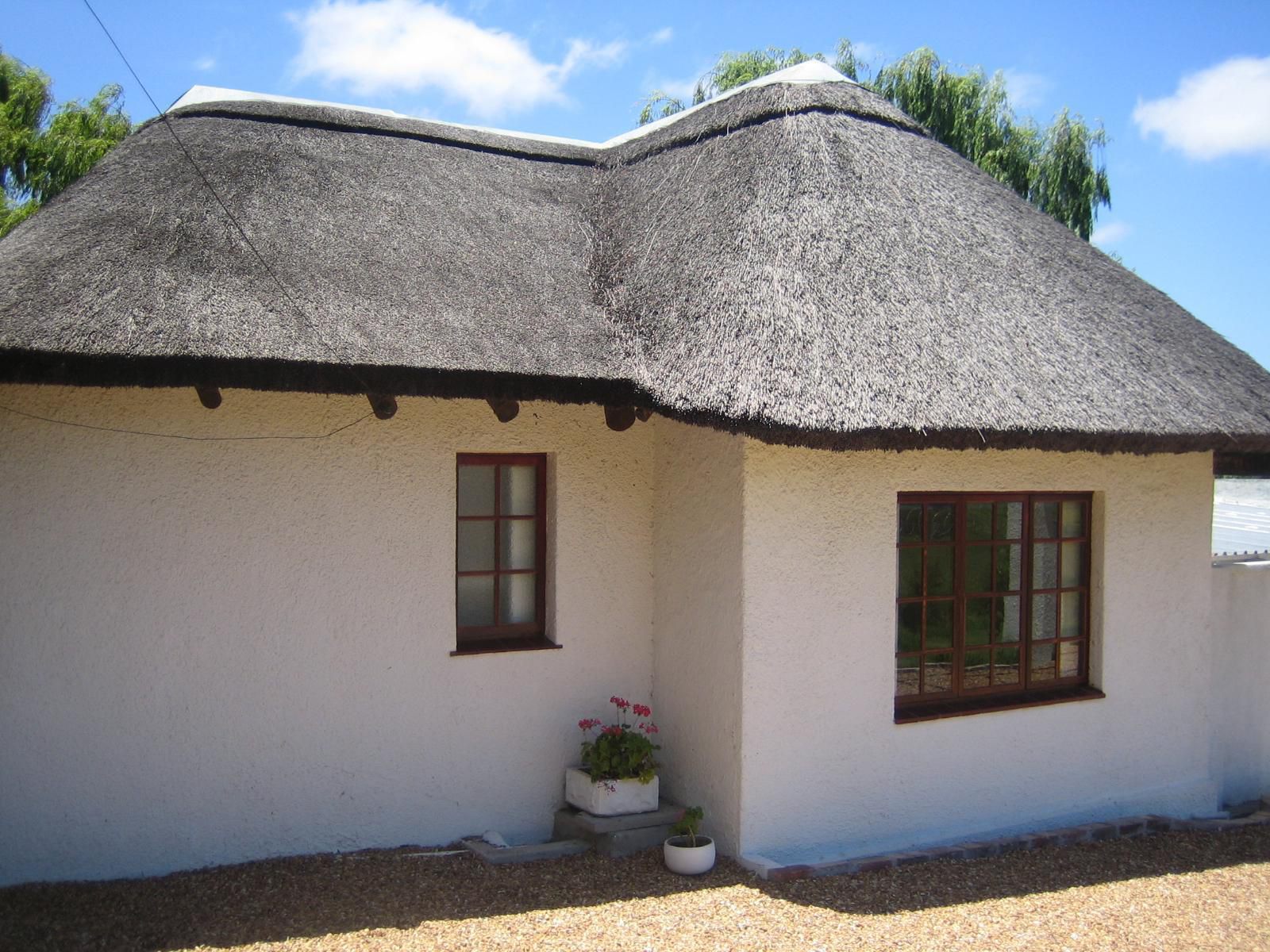 Acara Guest Cottages, Thatch Suite, Building, Architecture, House