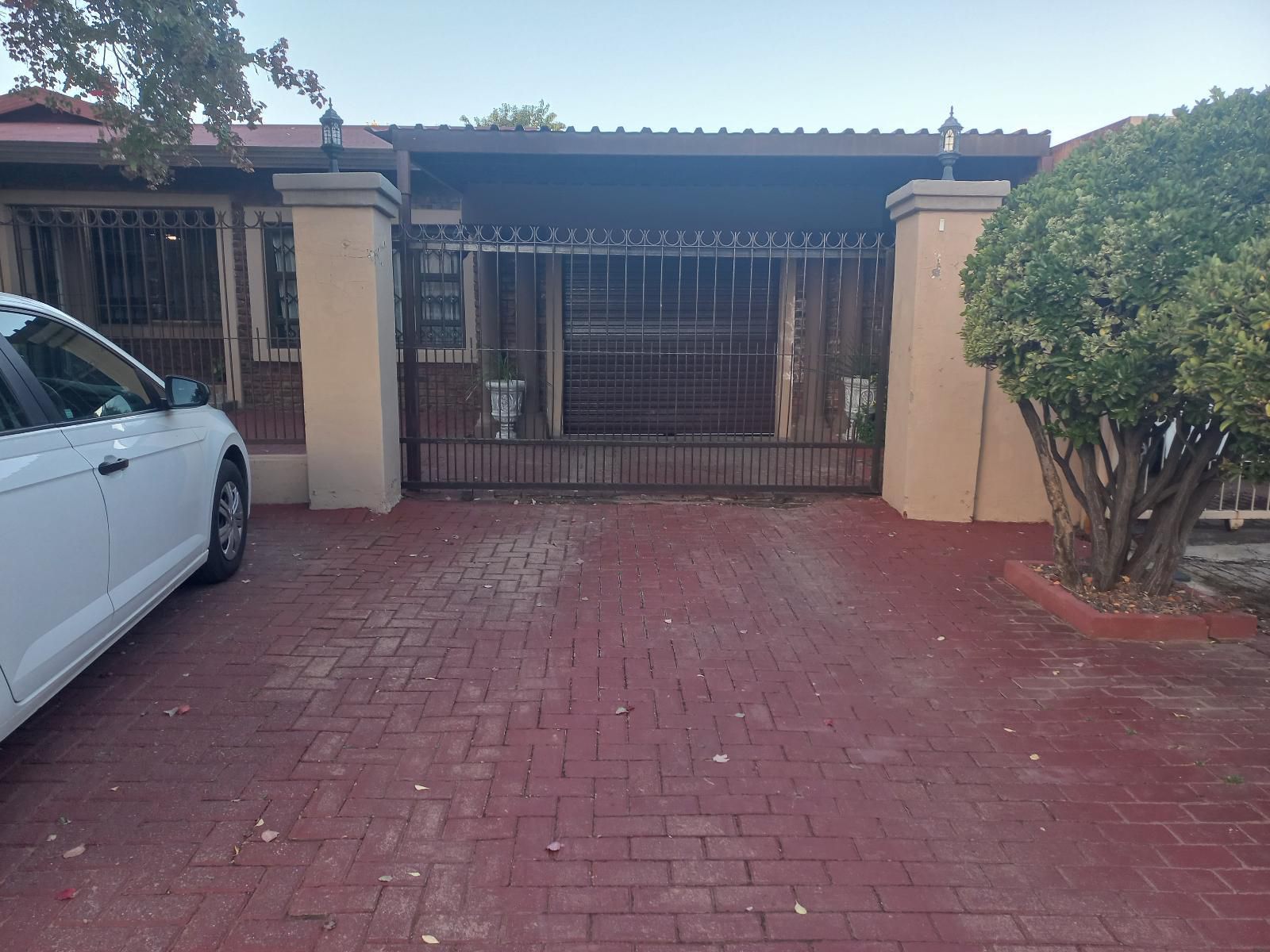 Achimer Guesthouse, Gate, Architecture, House, Building, Car, Vehicle