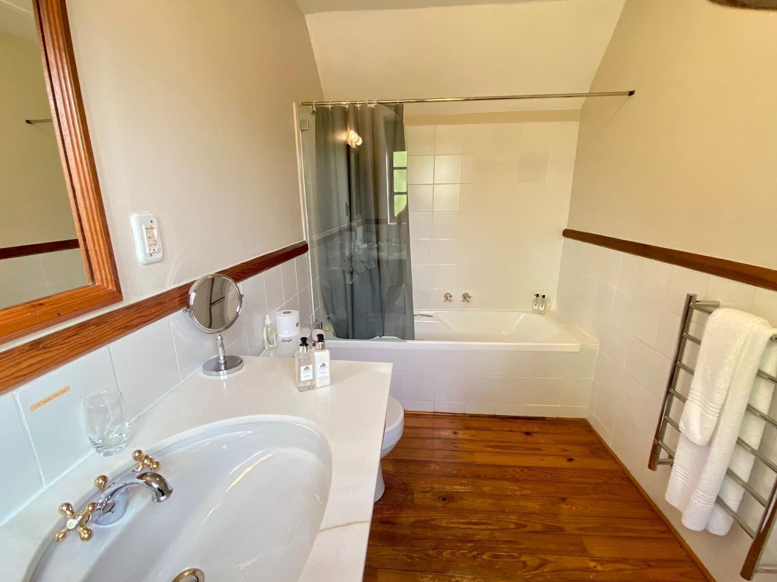 Acorn House, Characterful King 5, Bathroom