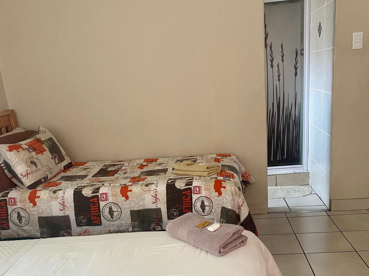 UNIT 1 Self catering 8 sleeper @ Acquila Guest House