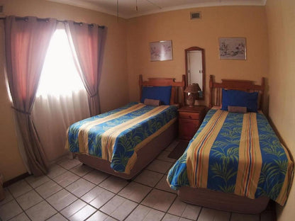 UNIT 2 Self catering 6 sleeper @ Acquila Guest House