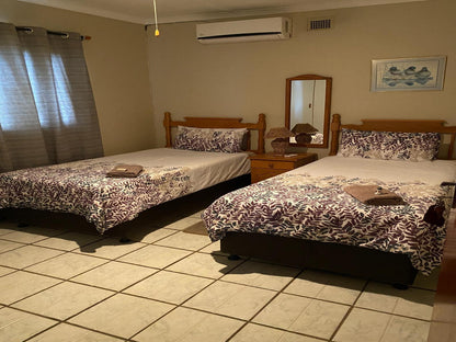 UNIT 2 Self catering 6 sleeper @ Acquila Guest House