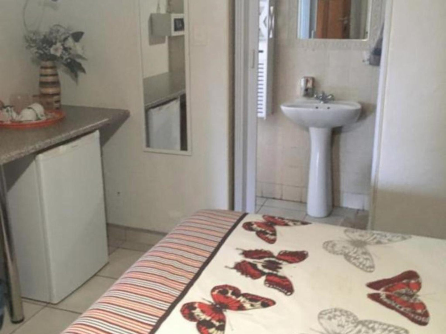 UNIT 3 Double en-suite @ Acquila Guest House