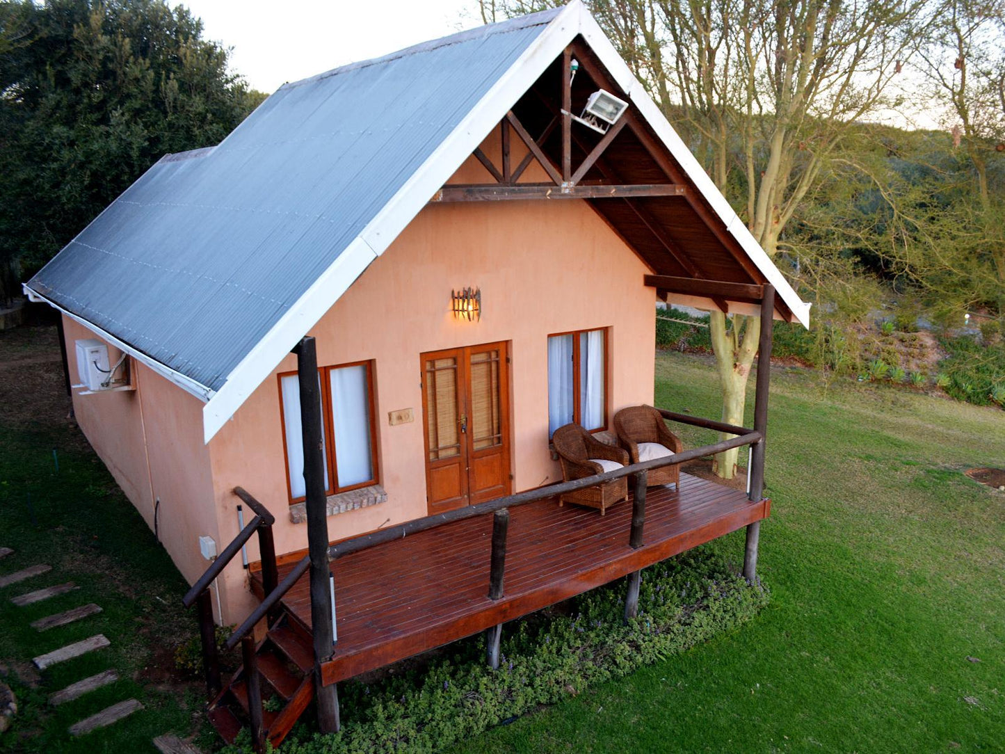 Queen bed Chalet @ Addo Dung Beetle Guest Farm