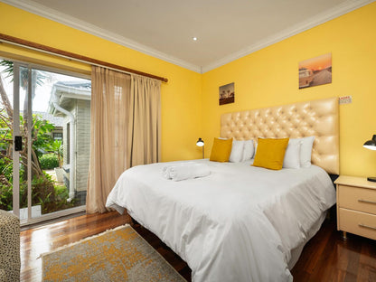 Africa Beach B&B, Classic: Parking facing- ,king,twin, Sepia Tones, Bedroom