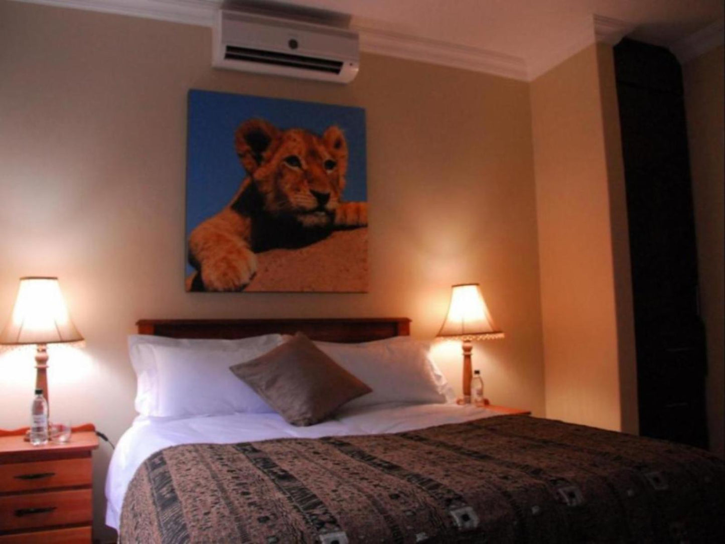 Self Catering 2 bedroom flatlets @ Africa House Guest House