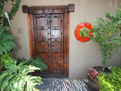 African Roots Guest House, Door, Architecture