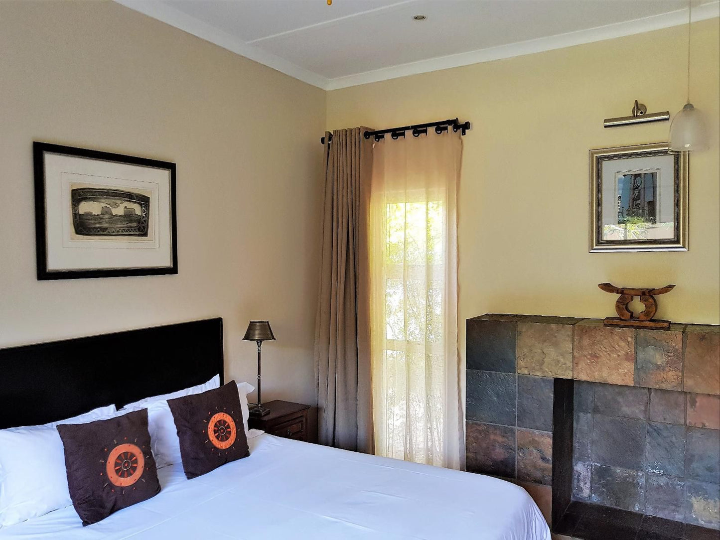 African Roots Guest House, STANDARD QUEEN AIR-CON ROOM, Bedroom