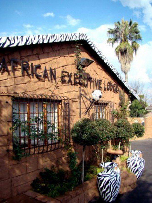 Complementary Colors, House, Building, Architecture, Palm Tree, Plant, Nature, Wood, African Executive Lodge, Edenvale, Johannesburg