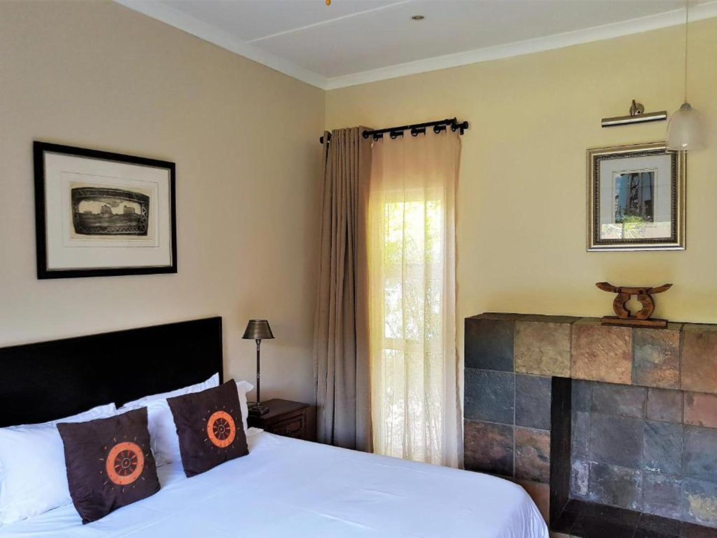 STANDARD QUEEN ROOM @ African Roots Guest House And Conference Venue