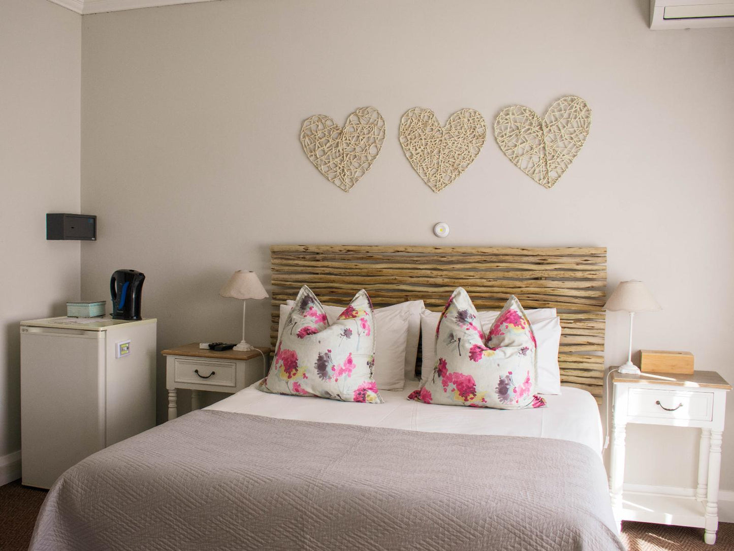 Queen Rooms @ African Sands B&B Kingsway