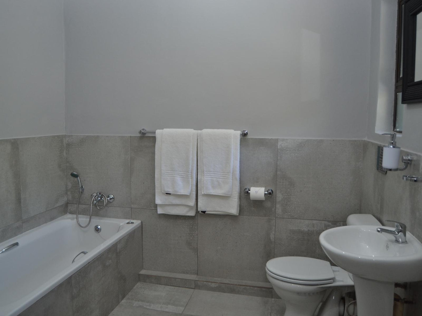 Single Room 11 @ African Sands Guest House - Bloemfontein